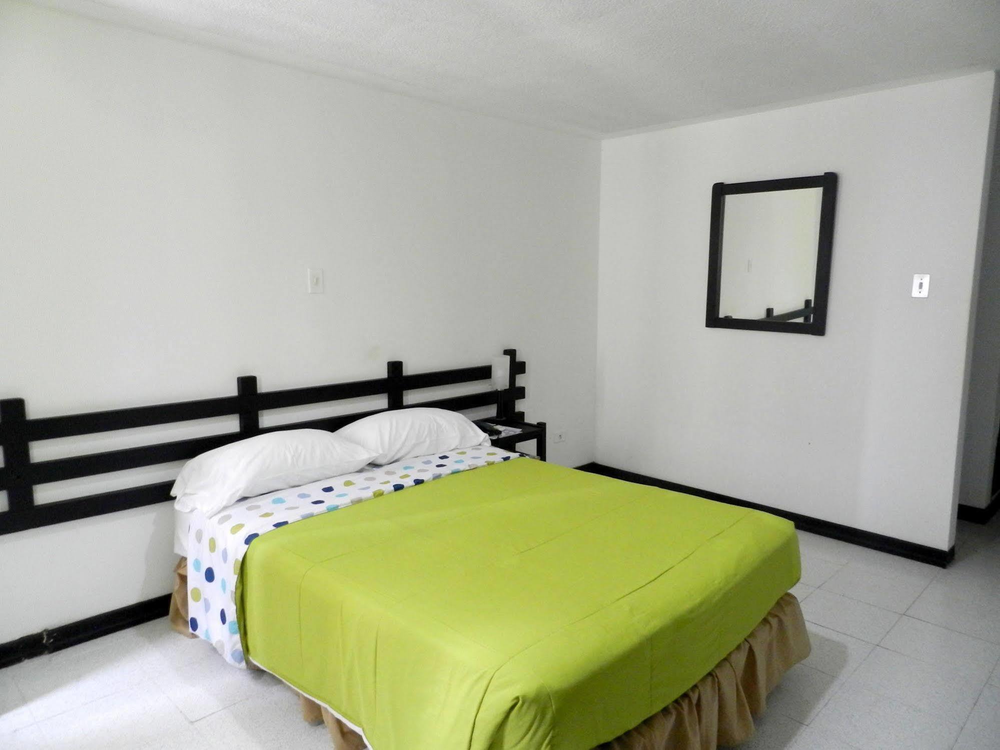 Hotel Don Gregorio Картаго Экстерьер фото